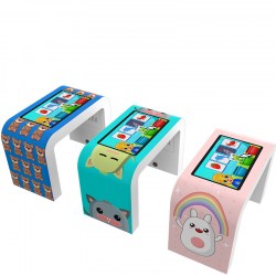 Espace jeux digital enfant avec borne