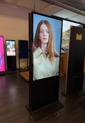  Totem vidéo 55 pouces recto verso